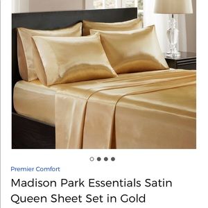 Brand new Queen satin sheet set